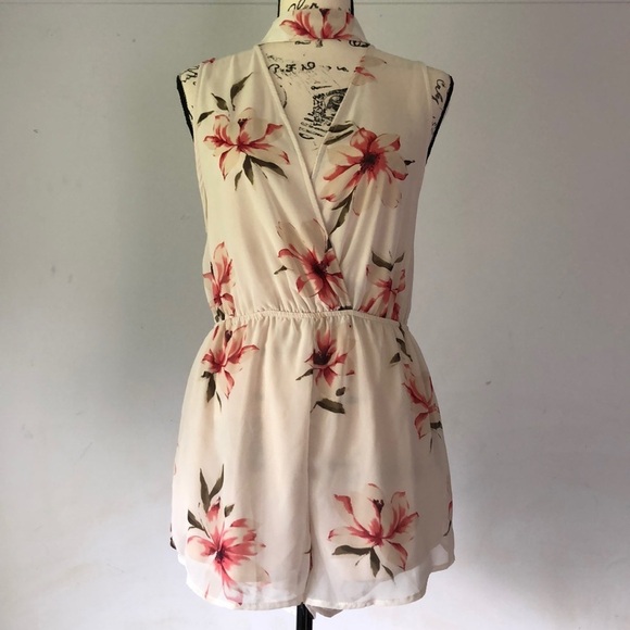 Tobi Floral Romper - Picture 1 of 7